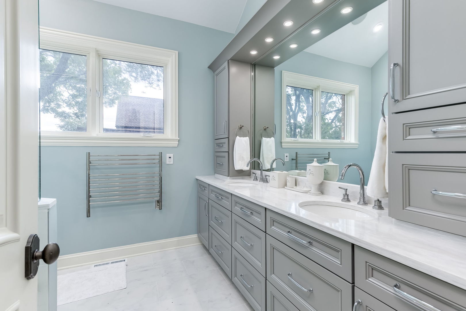 2320 W Charleston Street