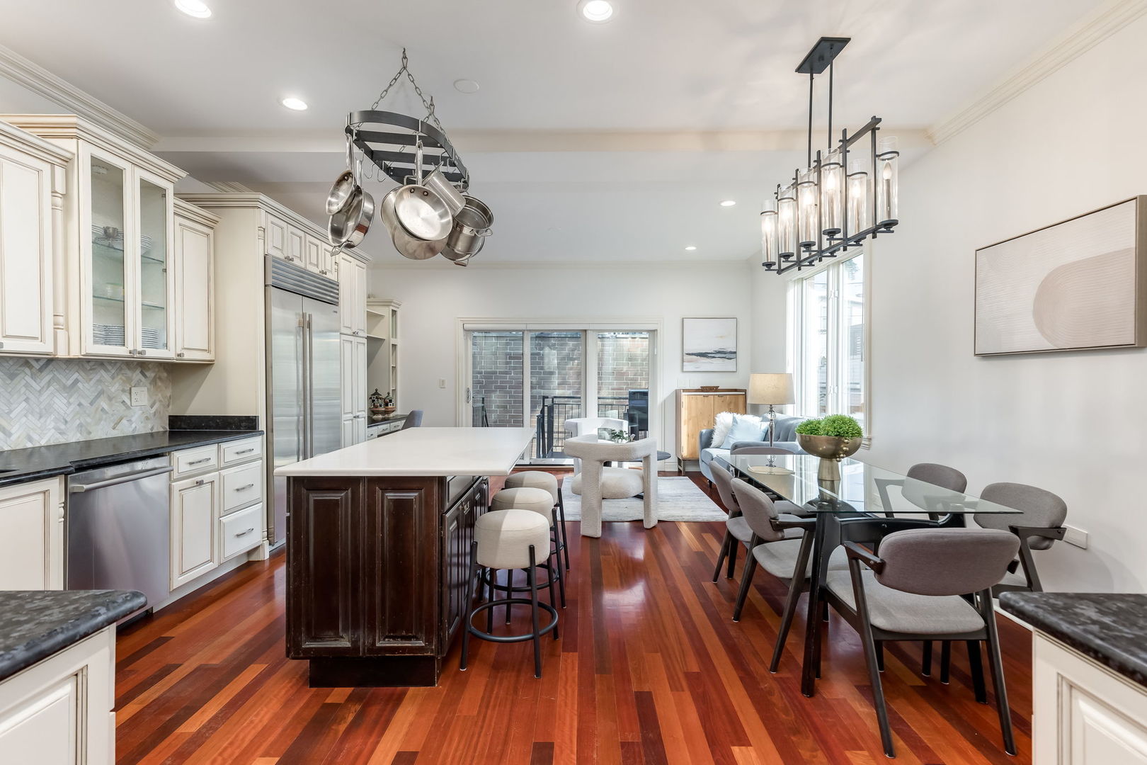 2320 W Charleston Street