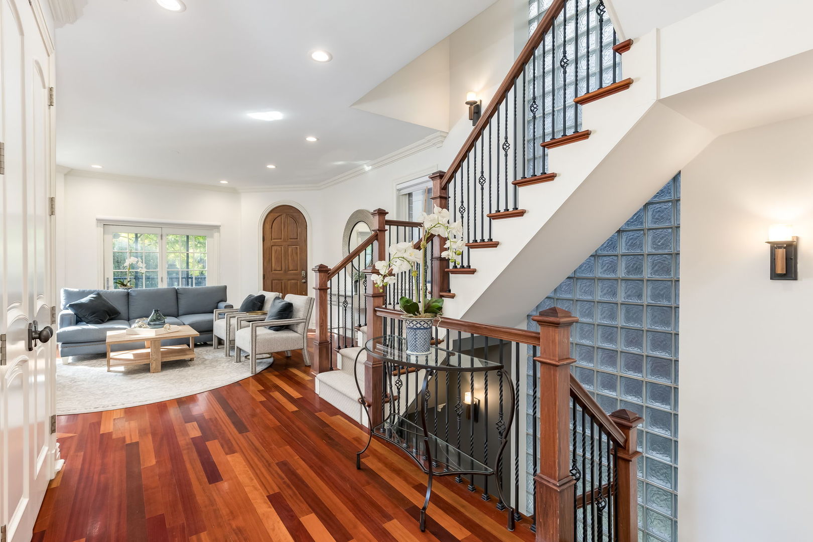 2320 W Charleston Street