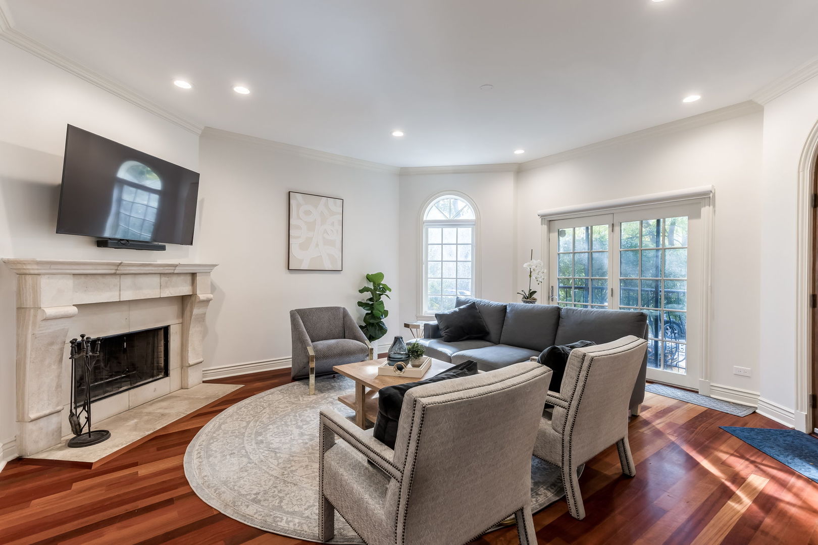 2320 W Charleston Street