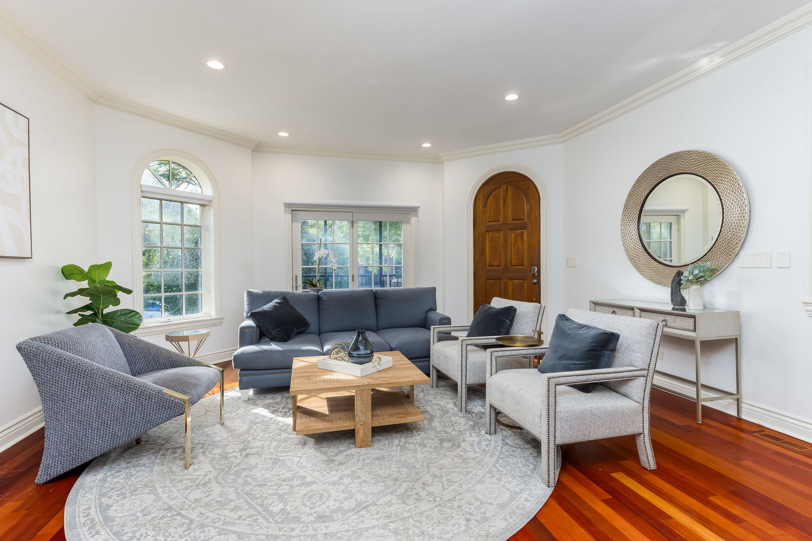 2320 W Charleston Street