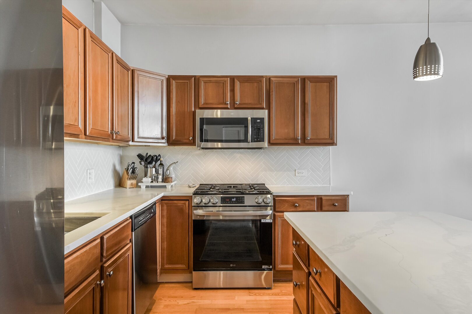 1001 W Madison Street Unit: 713