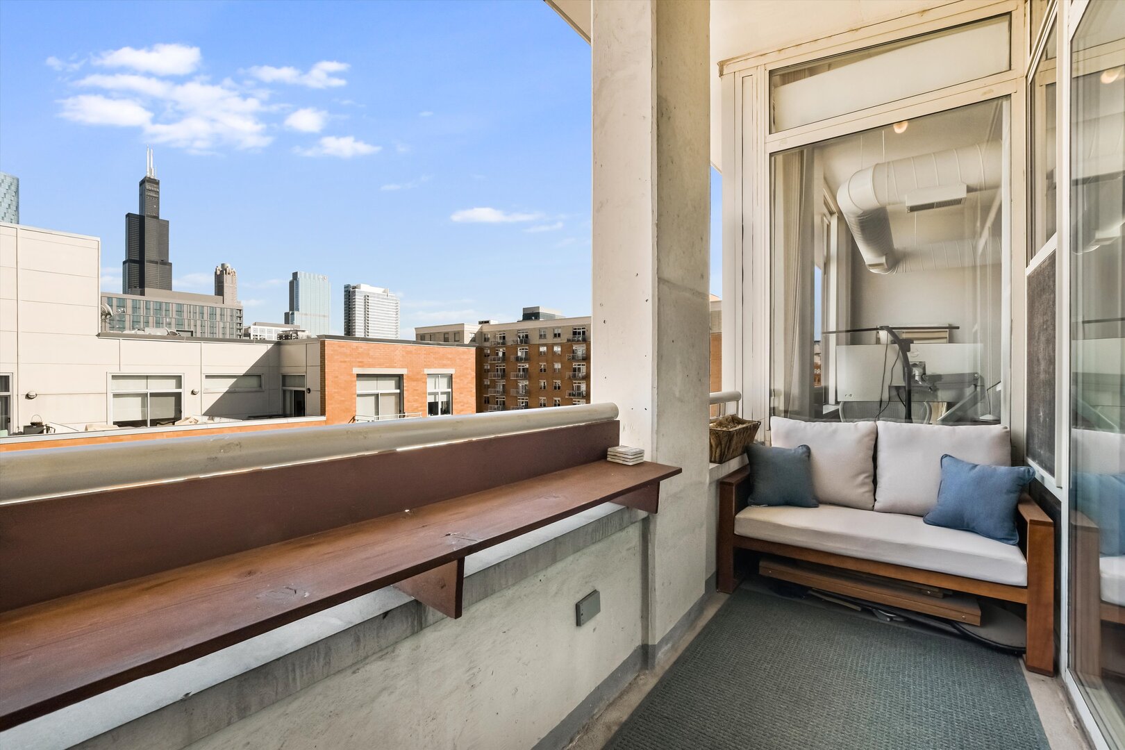 1001 W Madison Street Unit: 713