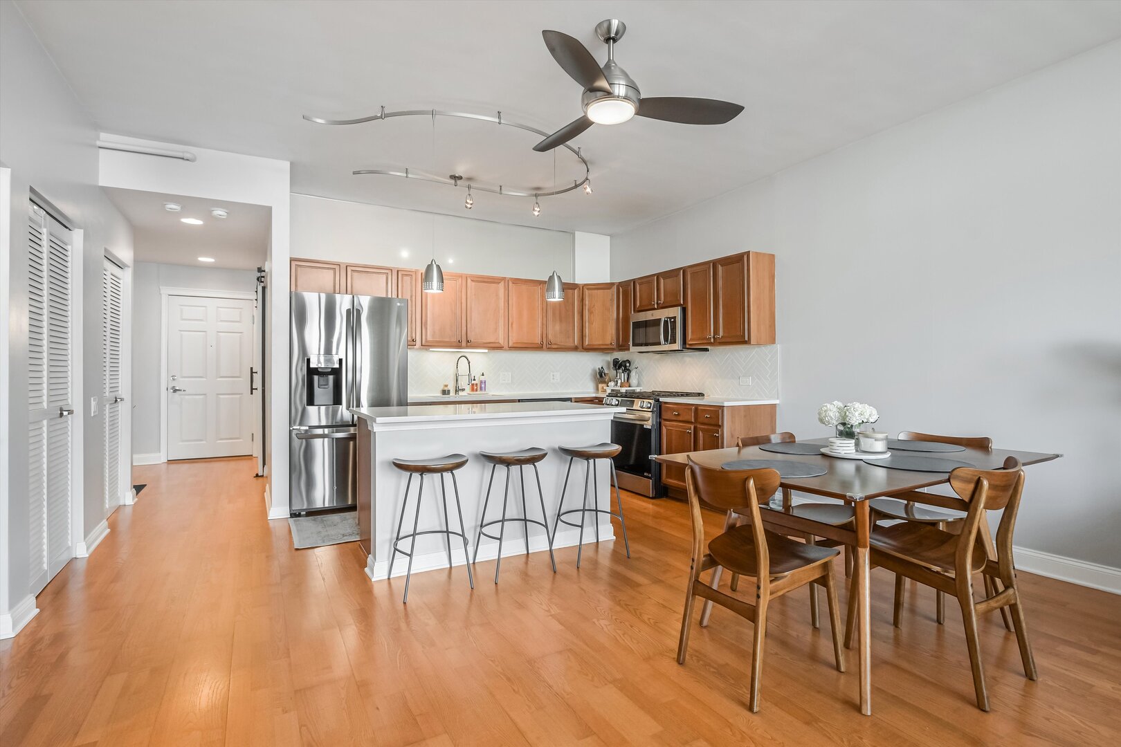 1001 W Madison Street Unit: 713