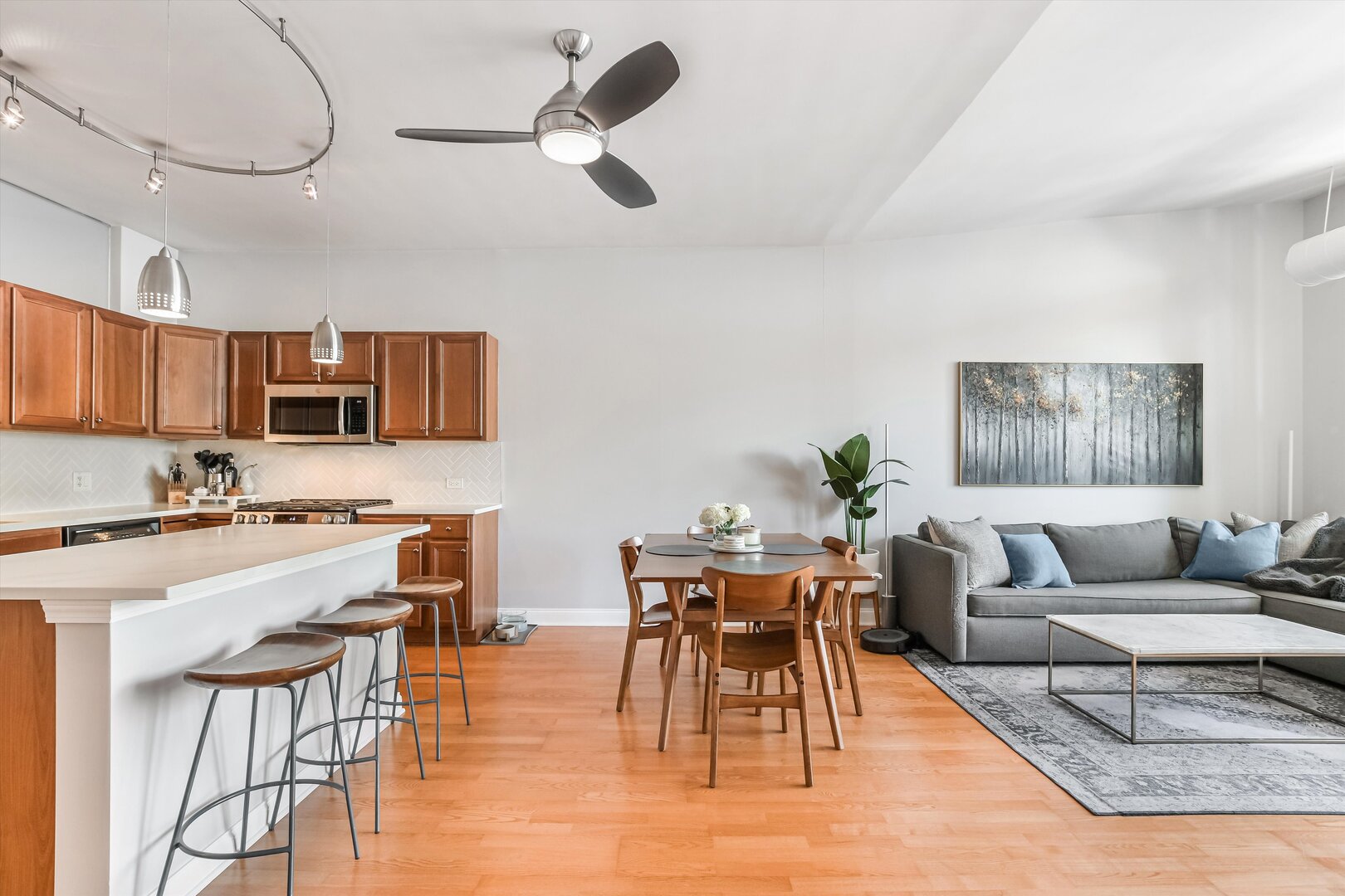 1001 W Madison Street Unit: 713