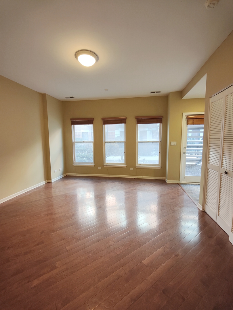 819 W Village Court