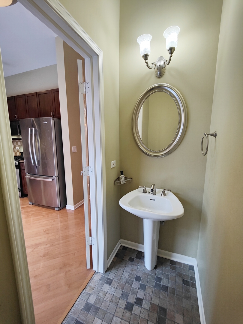 819 W Village Court