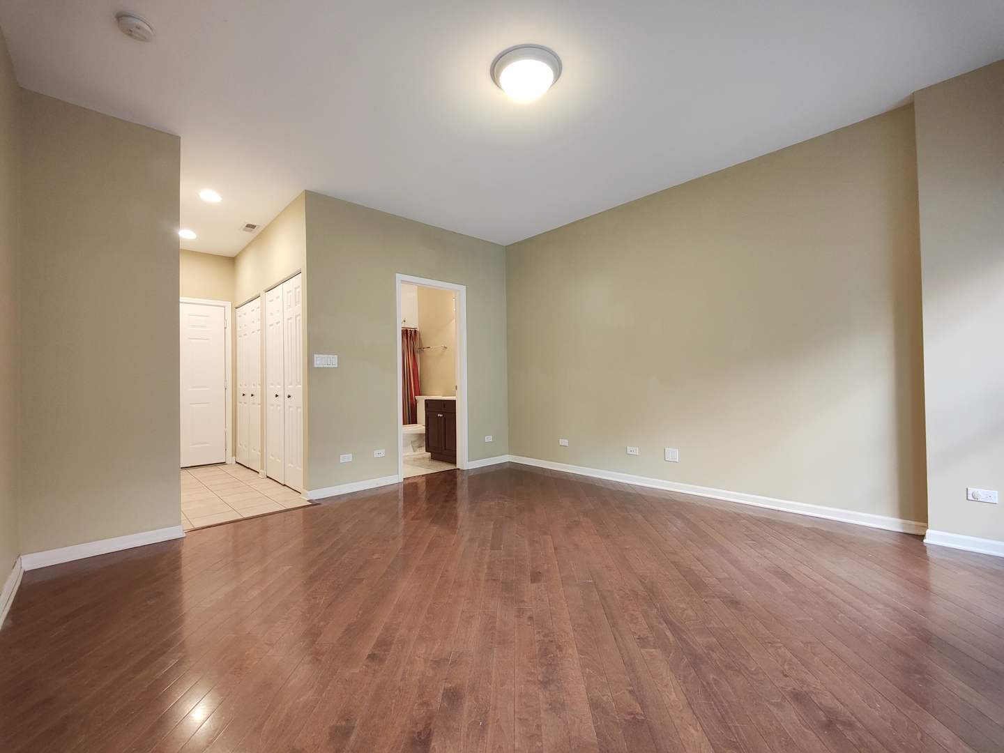 819 W Village Court