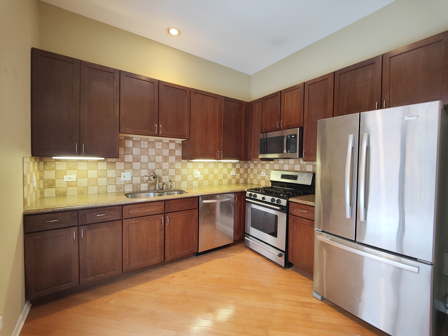819 W Village Court