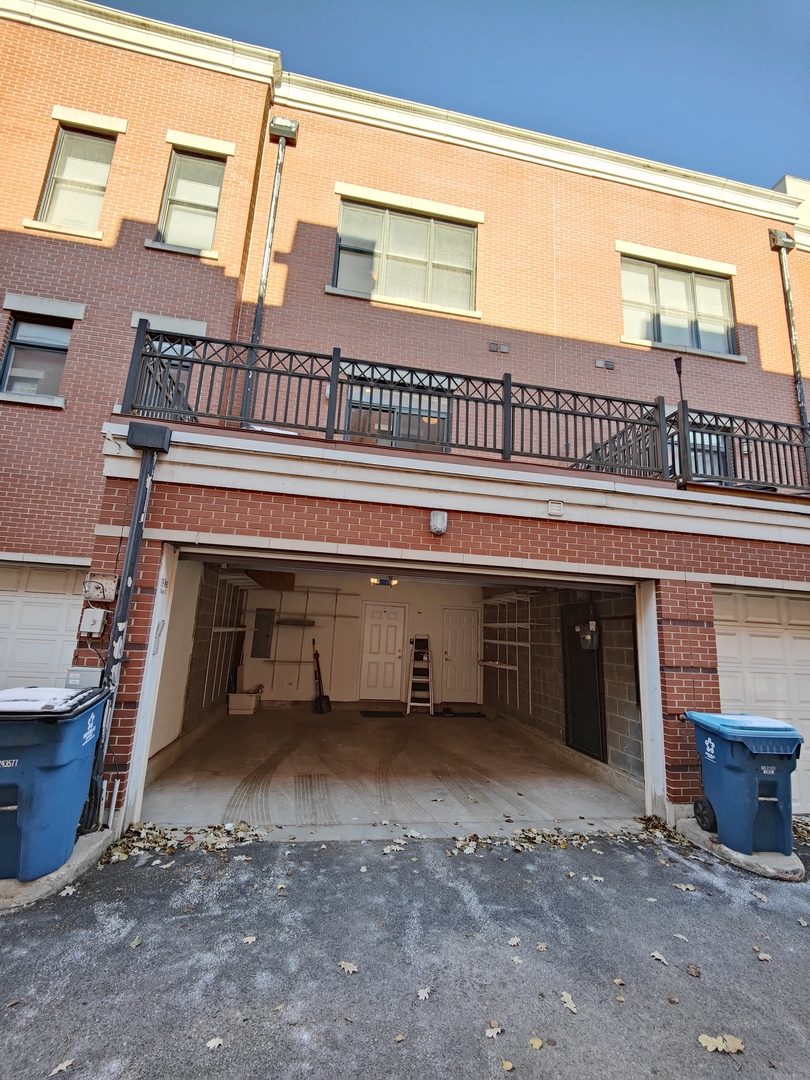 819 W Village Court