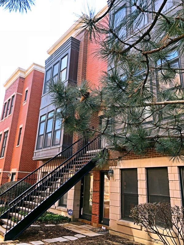 819 W Village Court