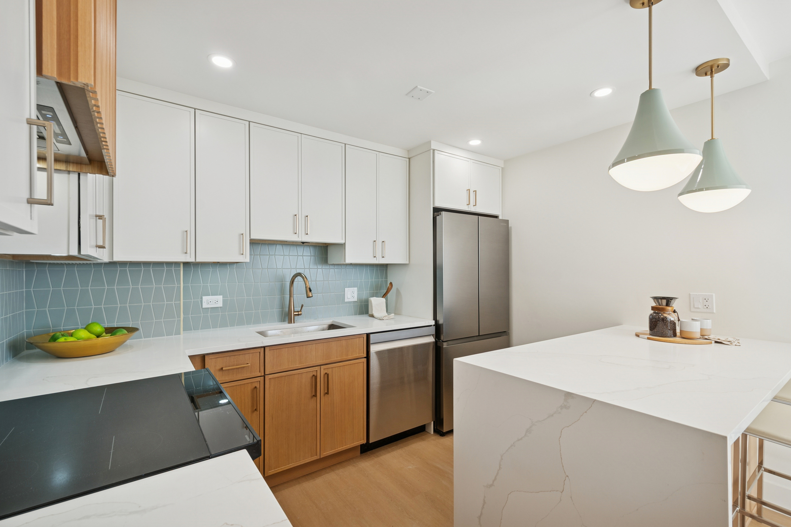 1455 N Sandburg Terrace Unit: 1501B