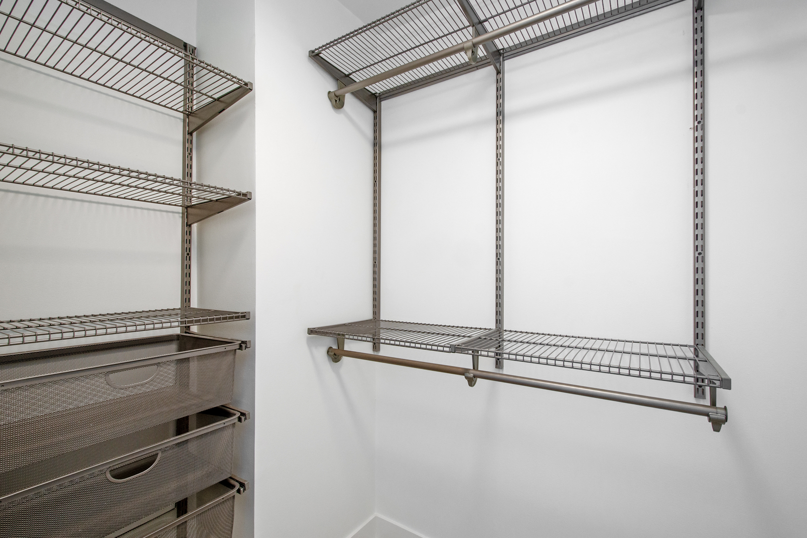 1455 N Sandburg Terrace Unit: 1501B