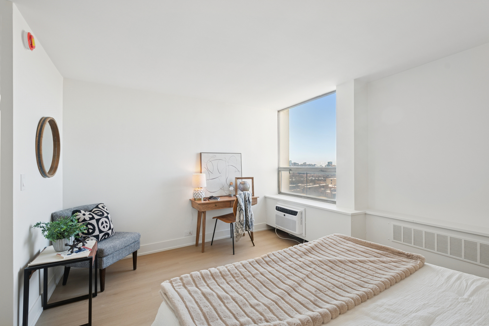 1455 N Sandburg Terrace Unit: 1501B