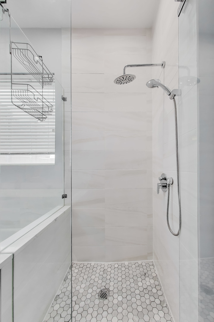 1169 W Madison Street Unit: 4W