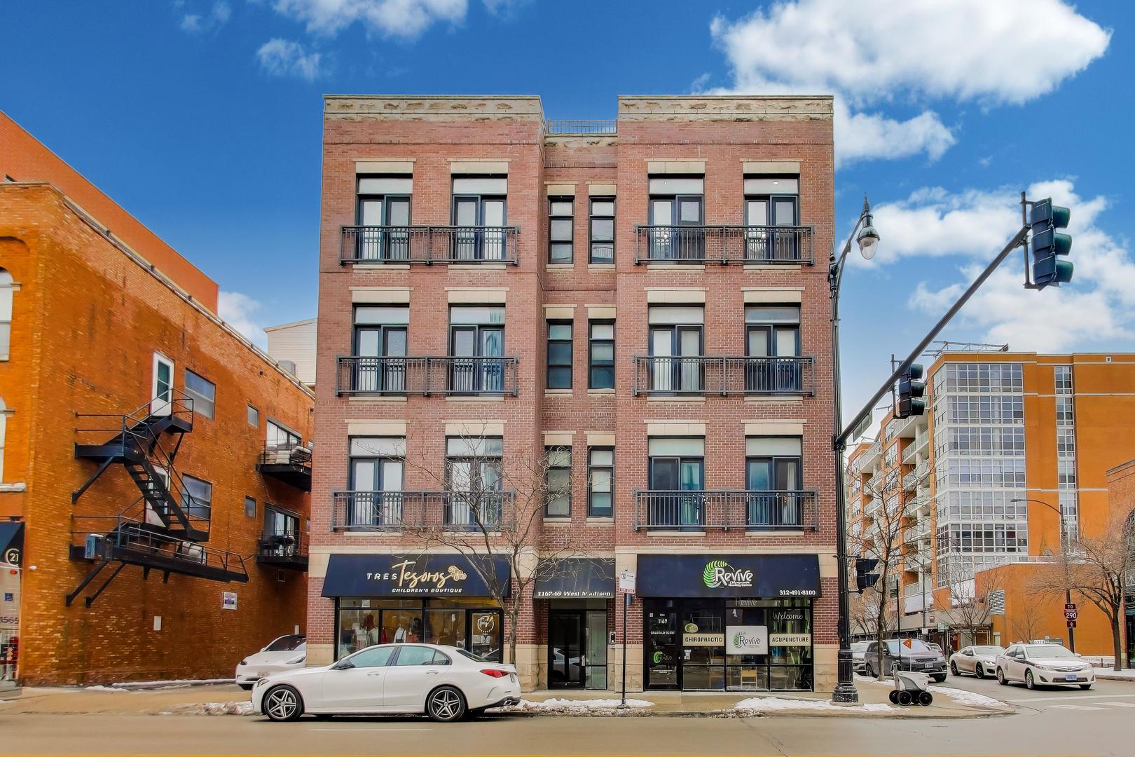 1169 W Madison Street Unit: 4W
