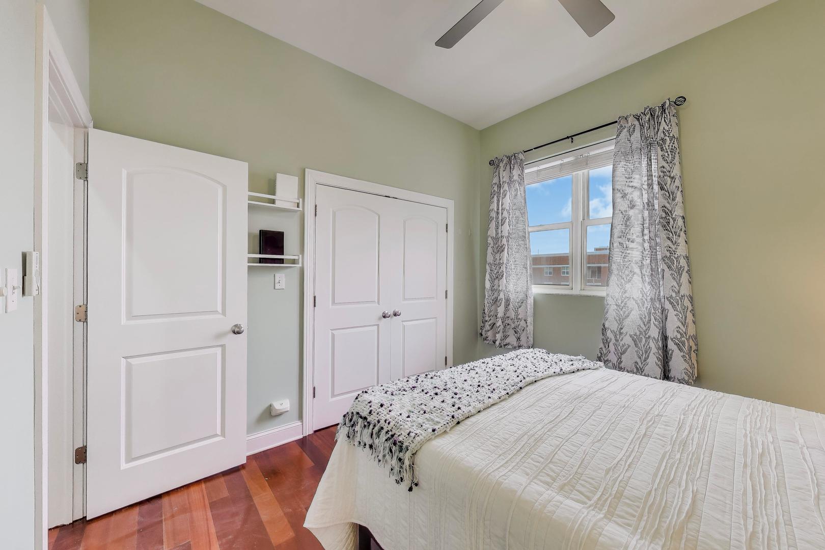 1169 W Madison Street Unit: 4W