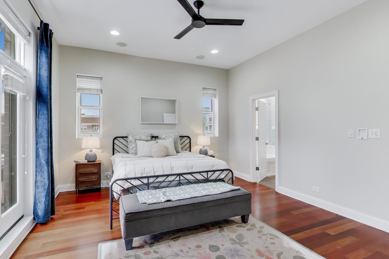 1169 W Madison Street Unit: 4W