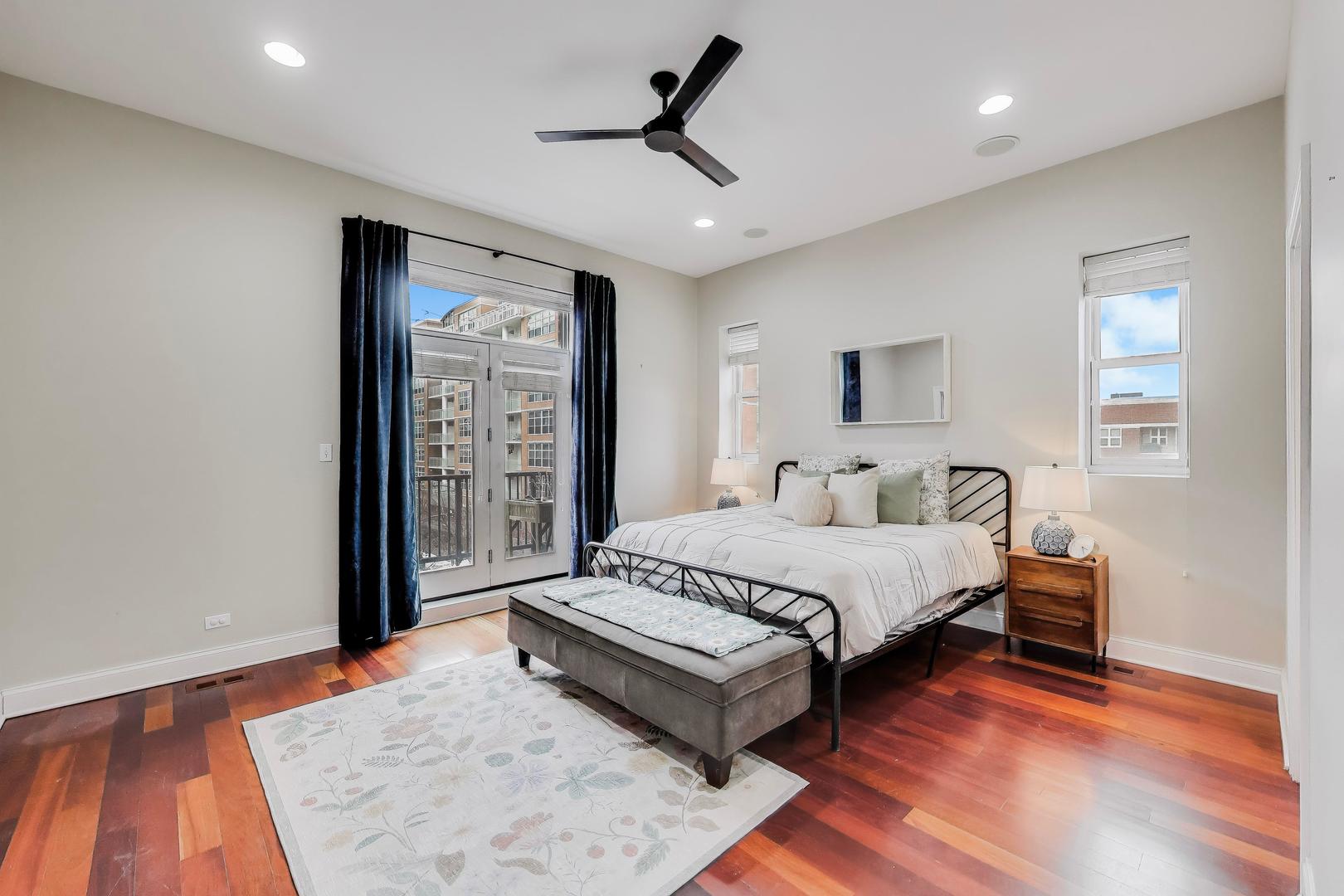 1169 W Madison Street Unit: 4W