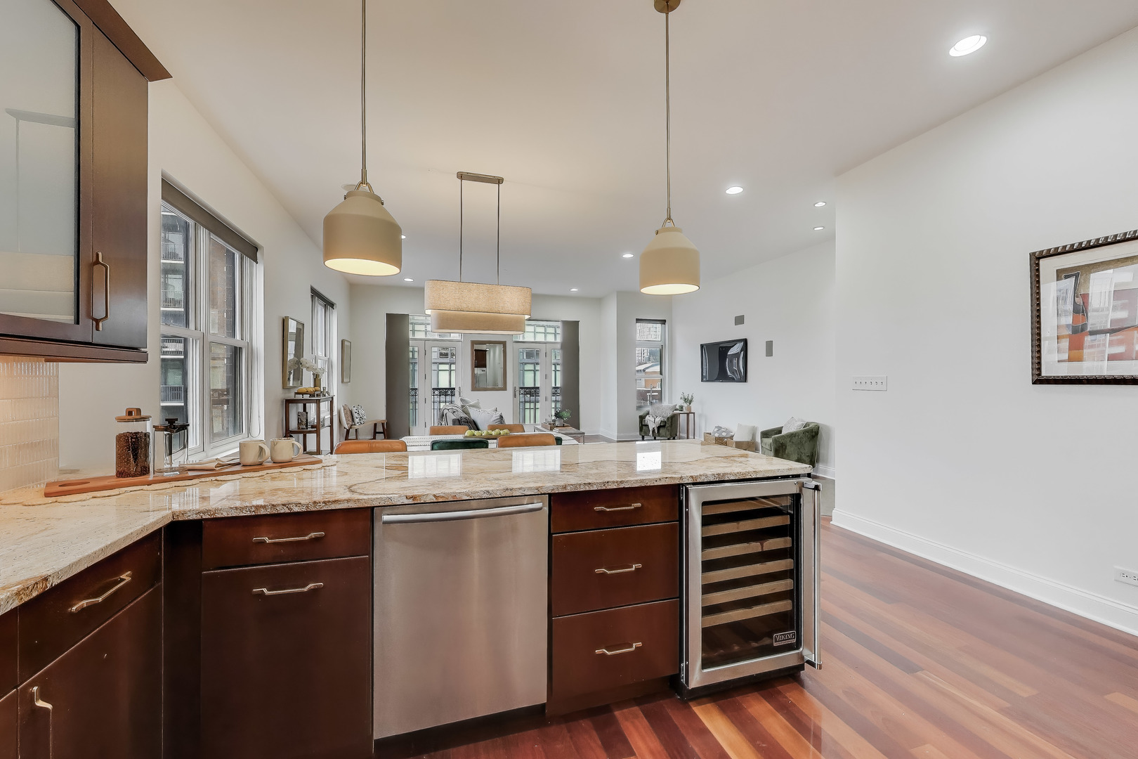 1169 W Madison Street Unit: 4W