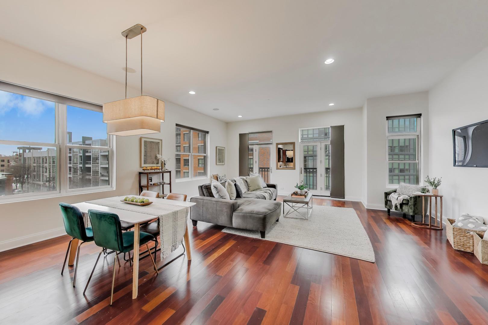 1169 W Madison Street Unit: 4W