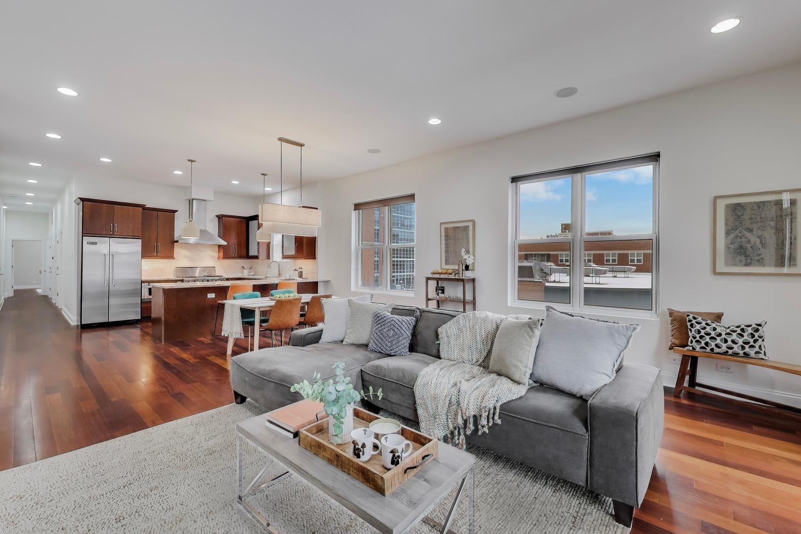 1169 W Madison Street Unit: 4W