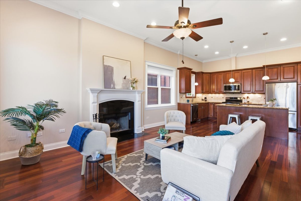 2249 W Irving Park Road Unit: 4