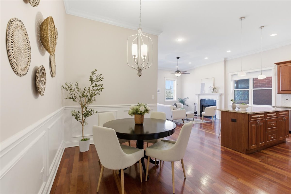 2249 W Irving Park Road Unit: 4