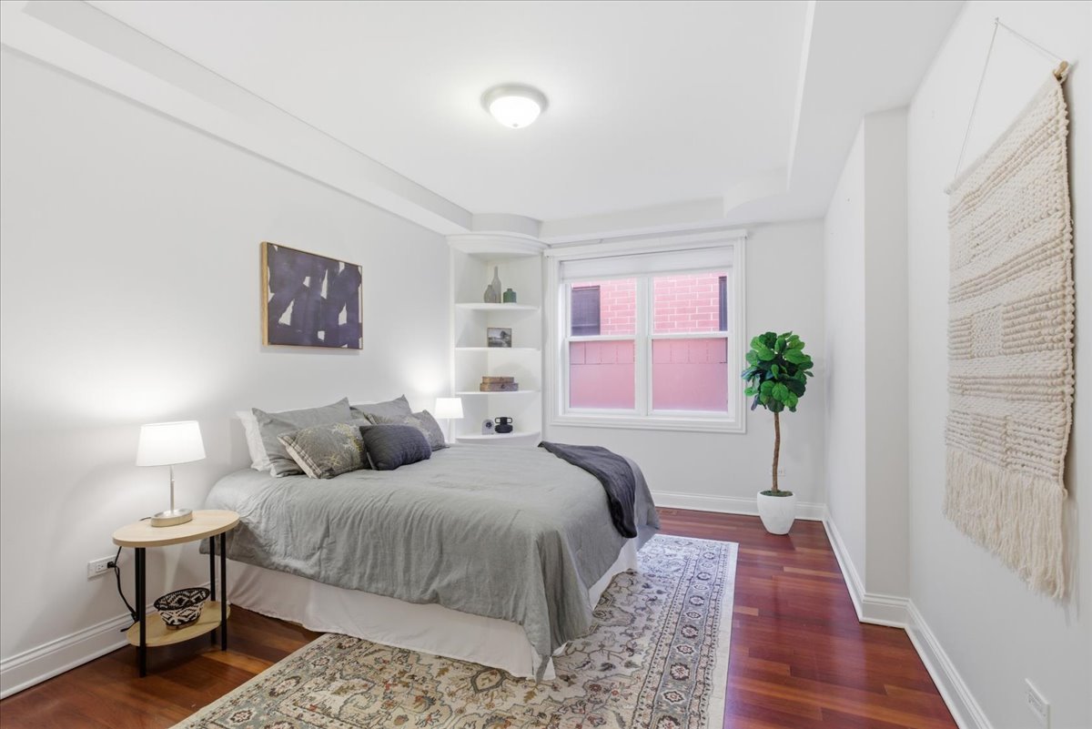 2249 W Irving Park Road Unit: 4