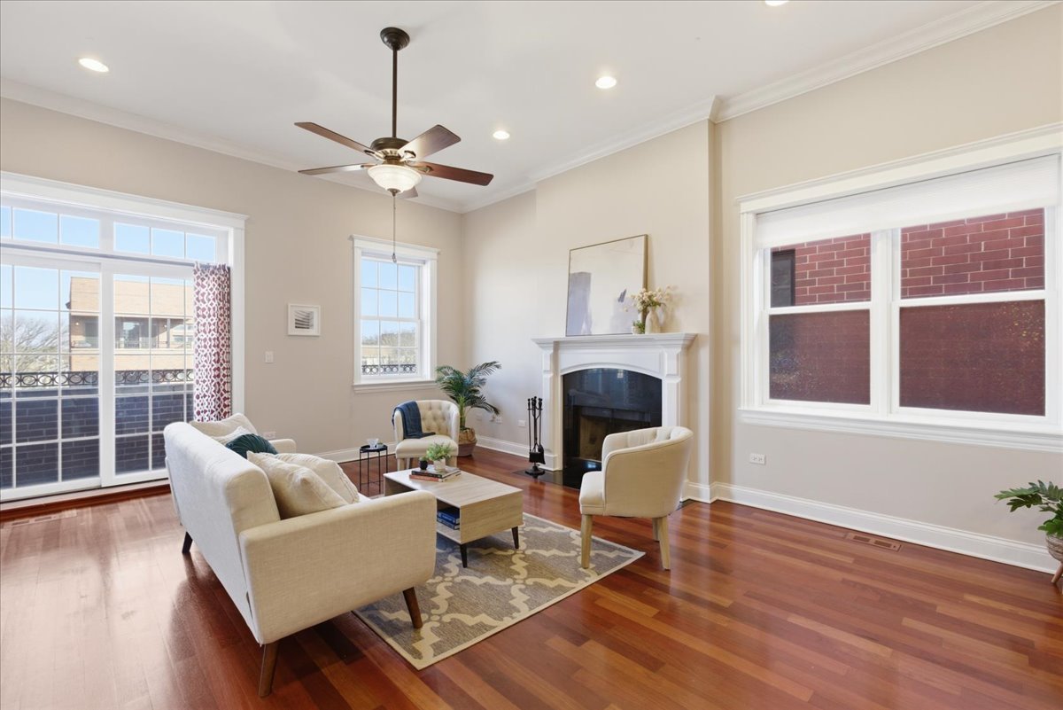 2249 W Irving Park Road Unit: 4