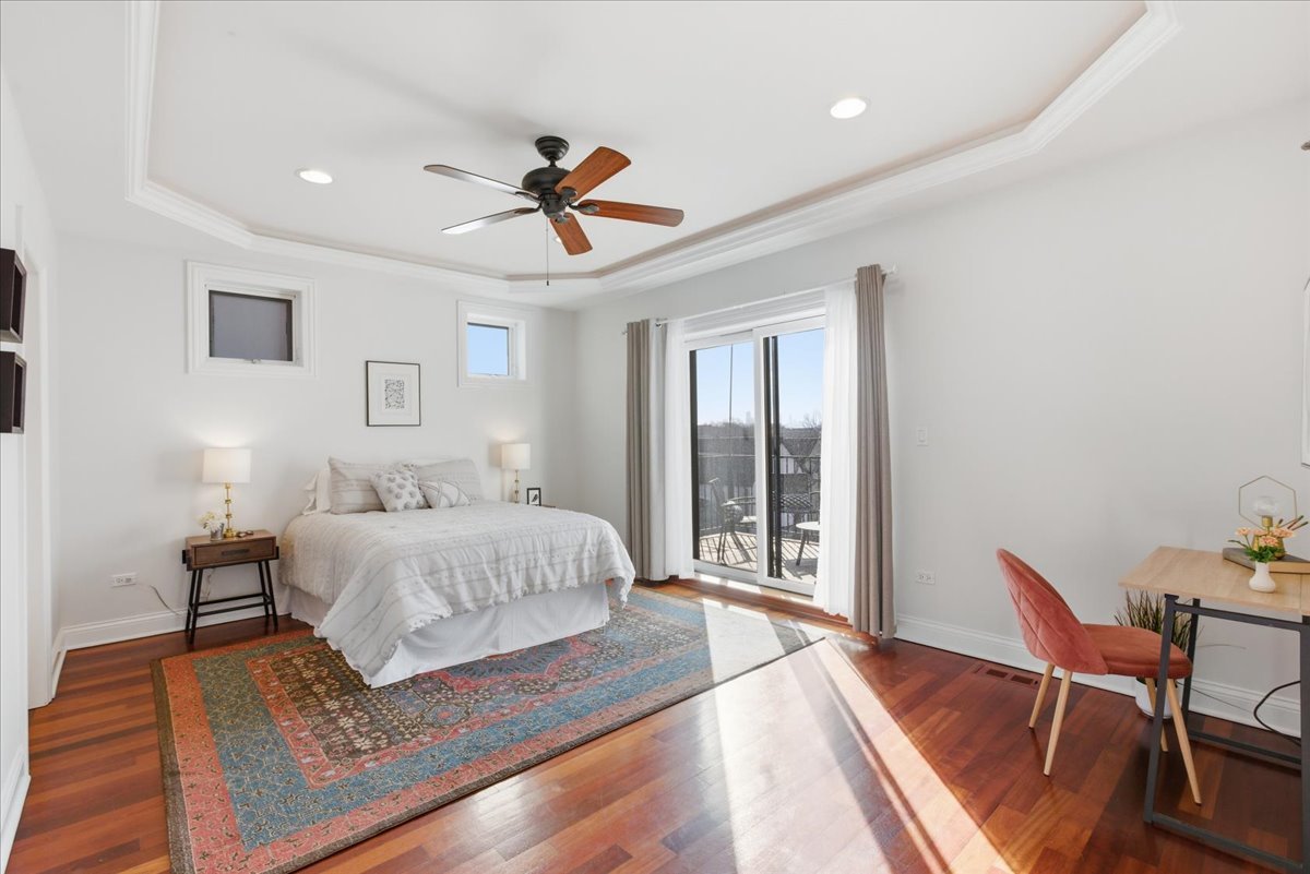 2249 W Irving Park Road Unit: 4