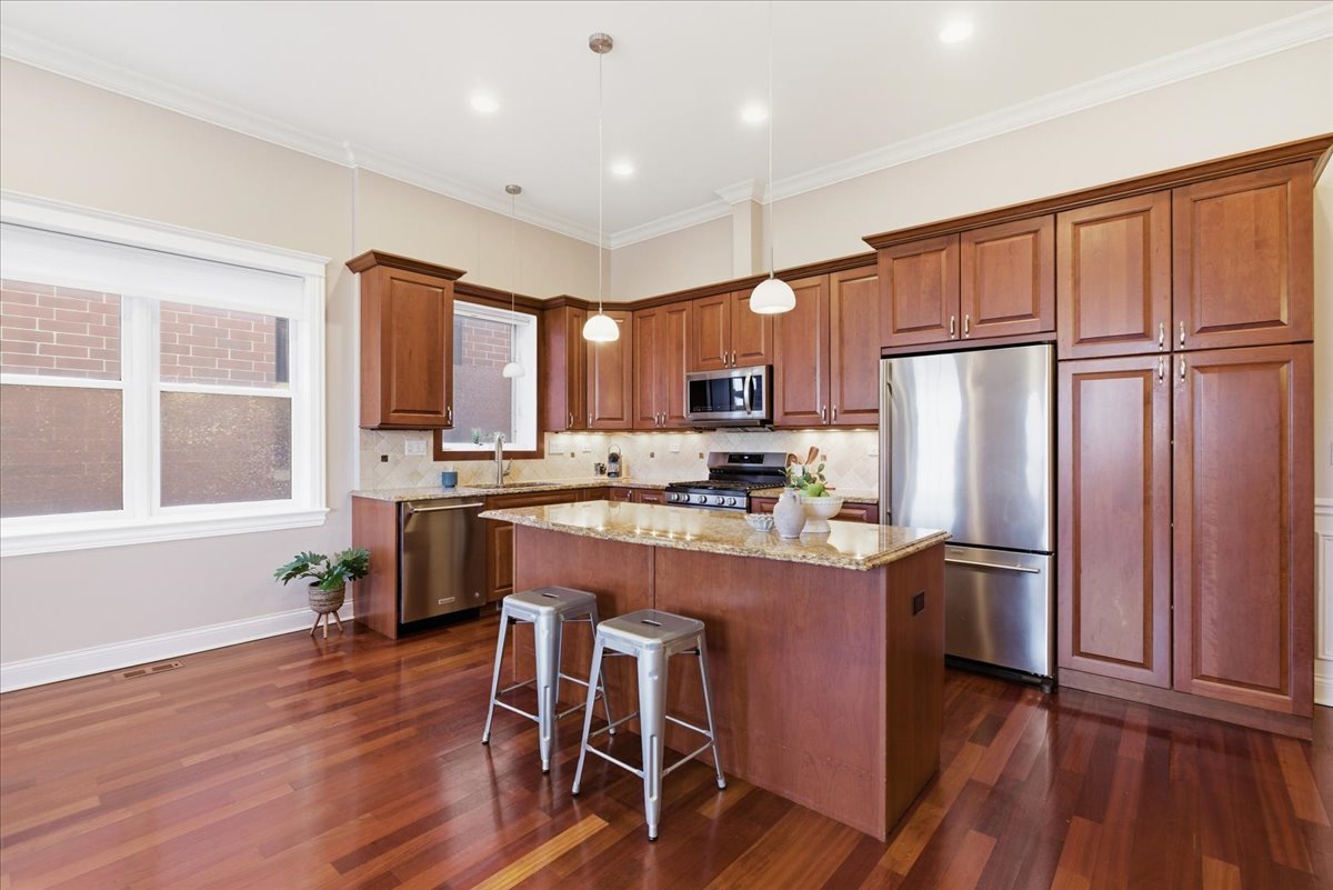 2249 W Irving Park Road Unit: 4