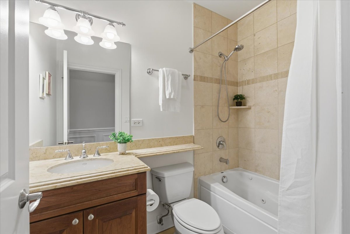 2249 W Irving Park Road Unit: 4