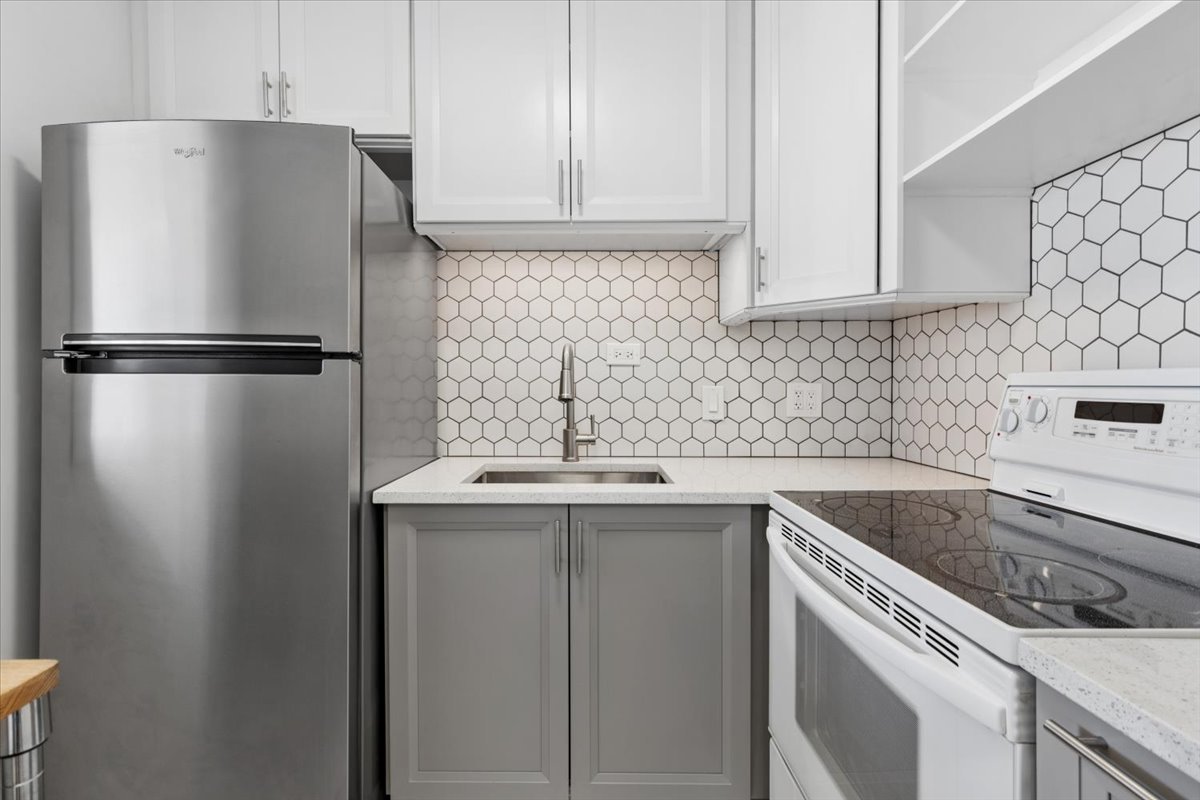1460 N Sandburg Street Unit: 2904