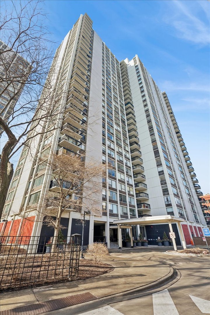 1460 N Sandburg Street Unit: 2904