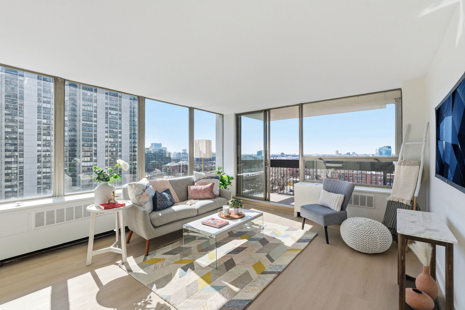 1455 N Sandburg Terrace Unit: 1501B