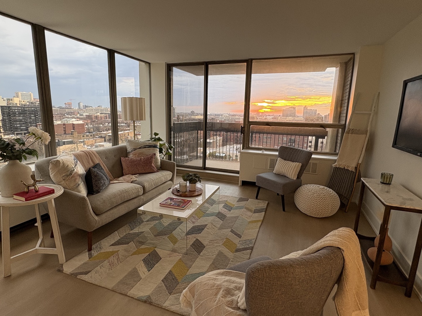 1455 N Sandburg Terrace Unit: 1501B