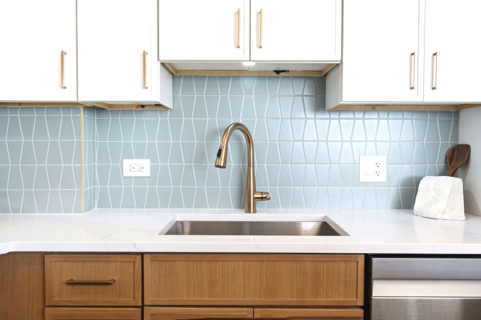 1455 N Sandburg Terrace Unit: 1501B