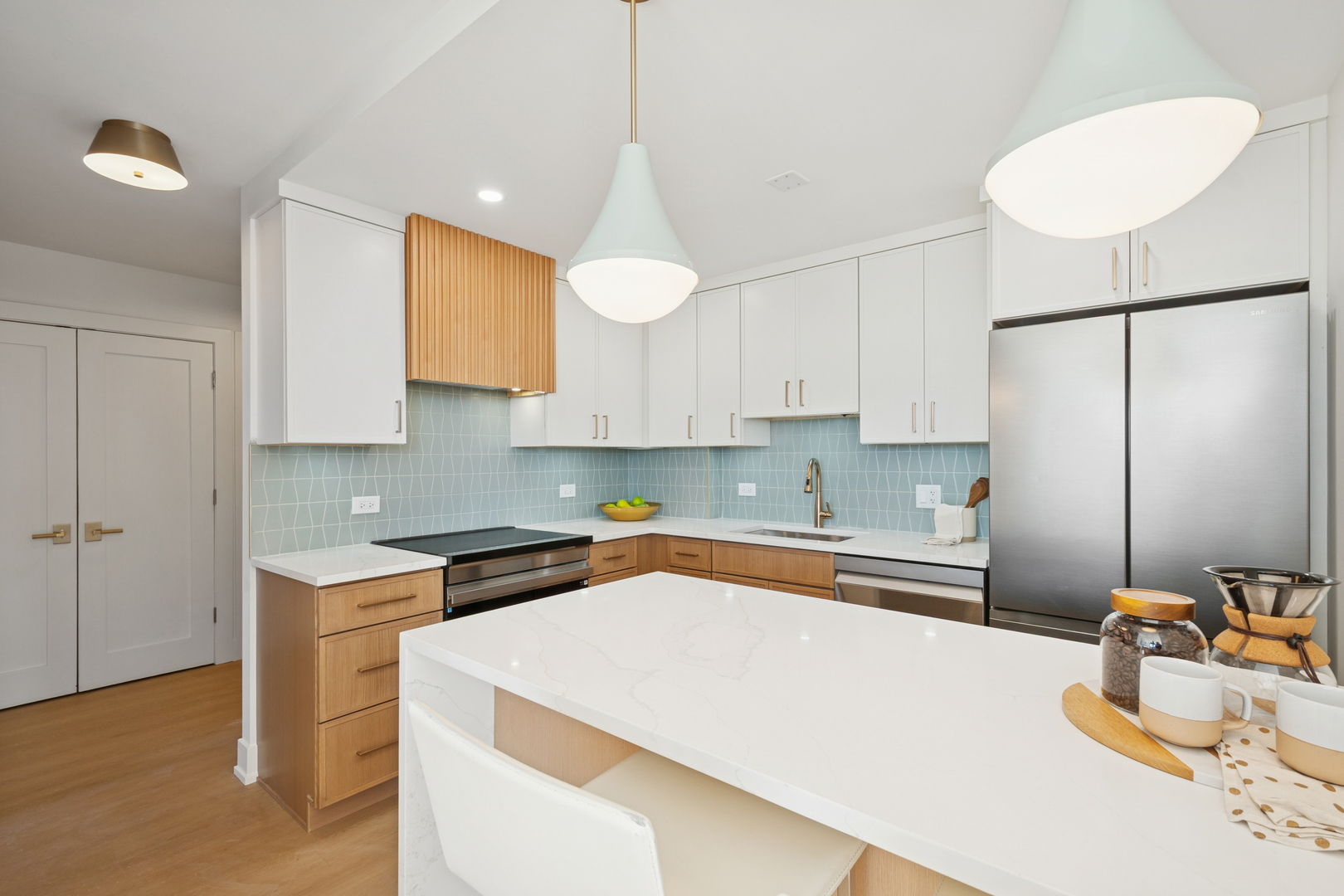 1455 N Sandburg Terrace Unit: 1501B