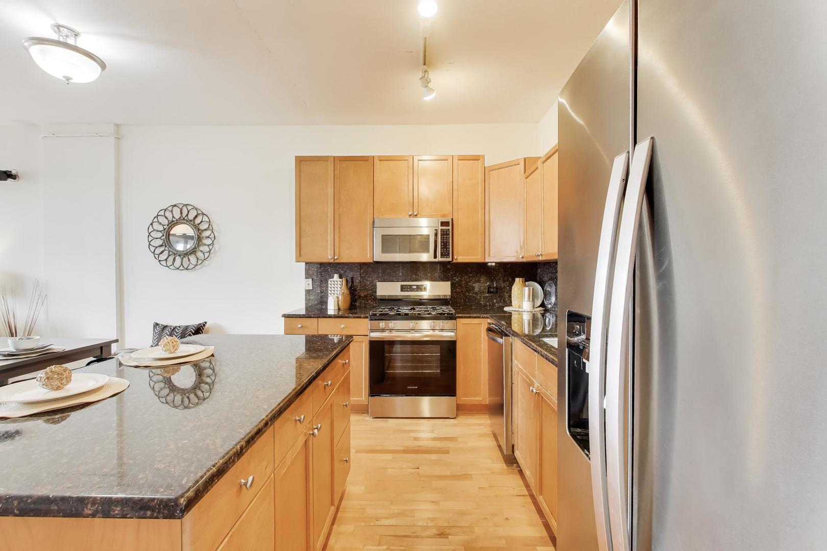 1001 W Madison Street Unit: 606