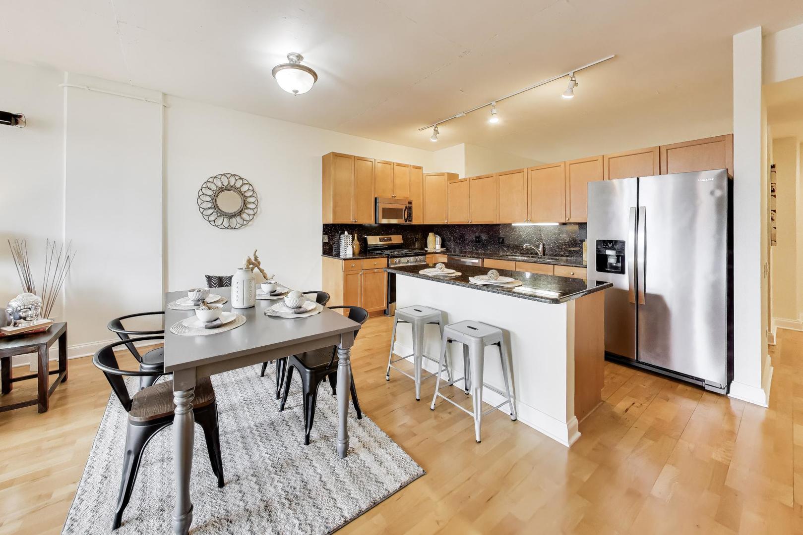 1001 W Madison Street Unit: 606