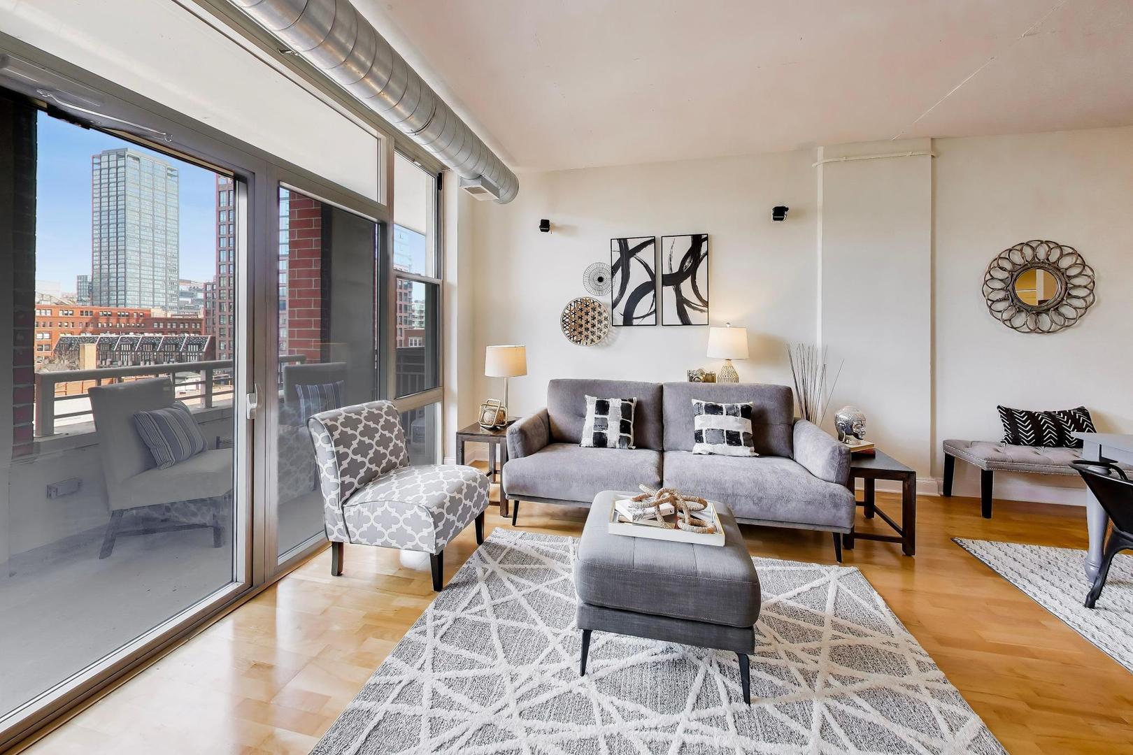 1001 W Madison Street Unit: 606