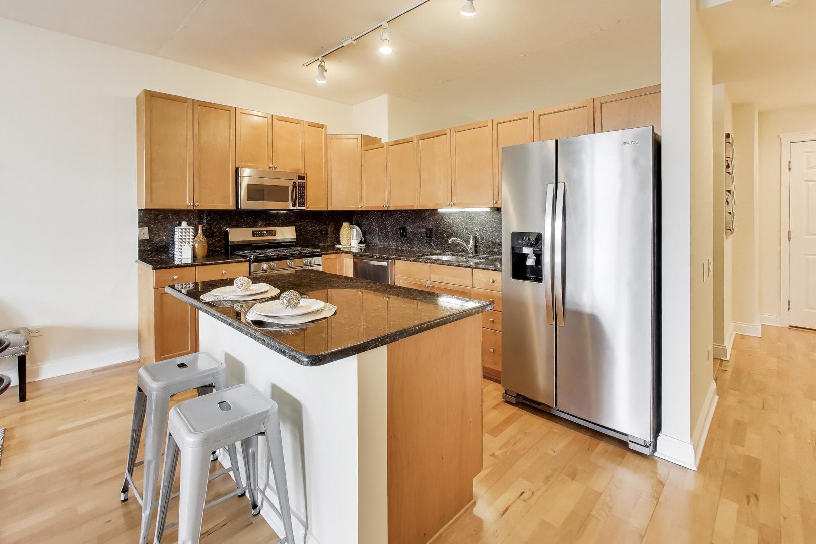 1001 W Madison Street Unit: 606
