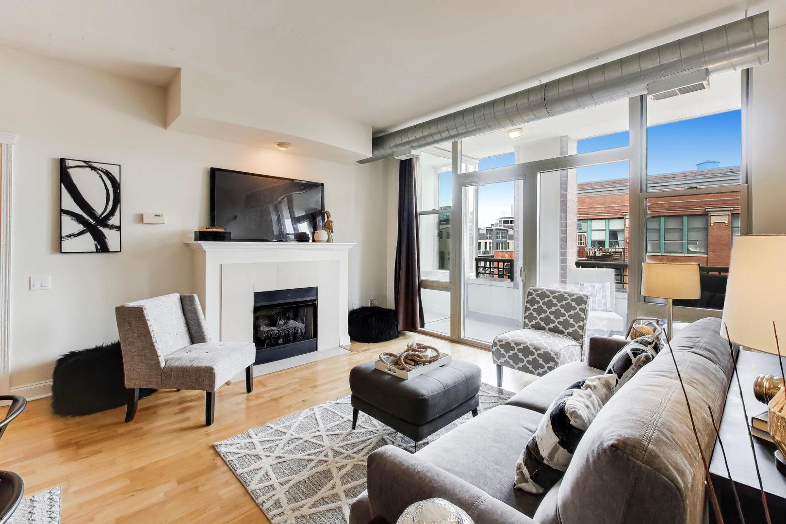 1001 W Madison Street Unit: 606