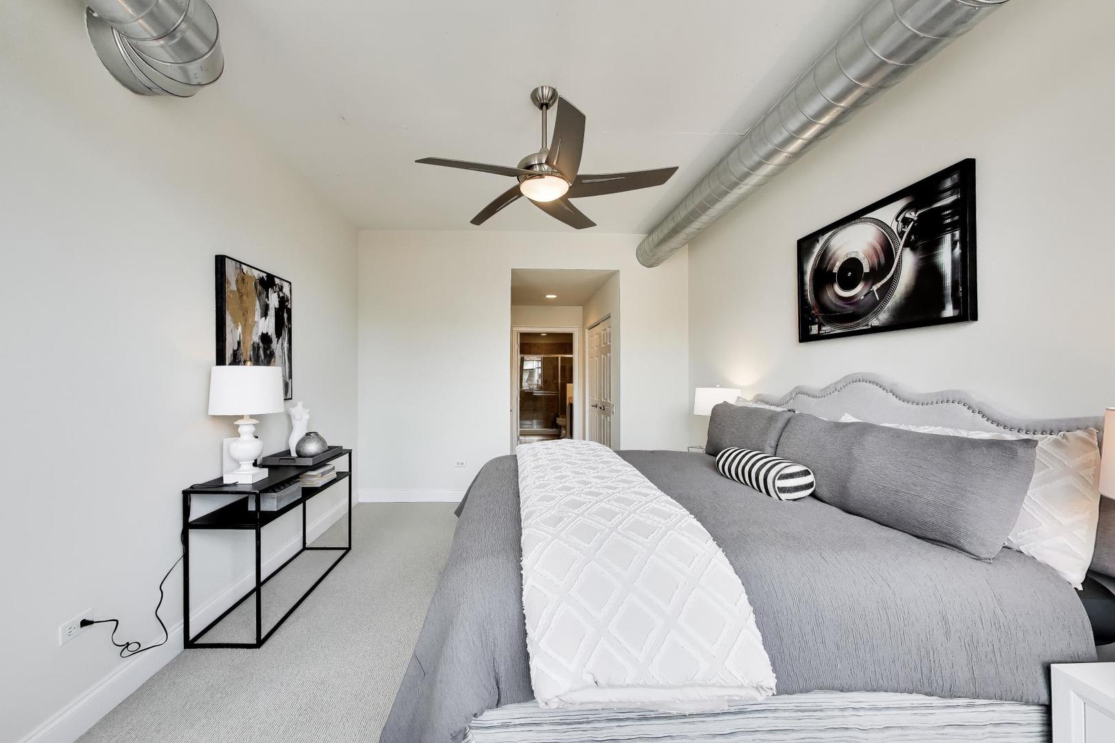 1001 W Madison Street Unit: 606