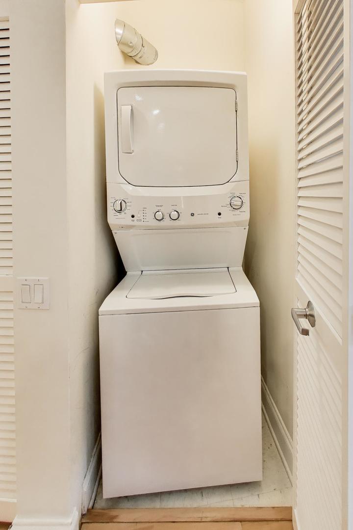 1001 W Madison Street Unit: 606