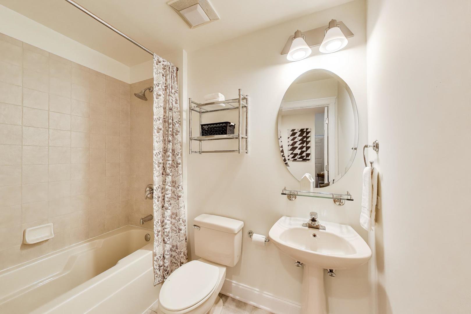 1001 W Madison Street Unit: 606