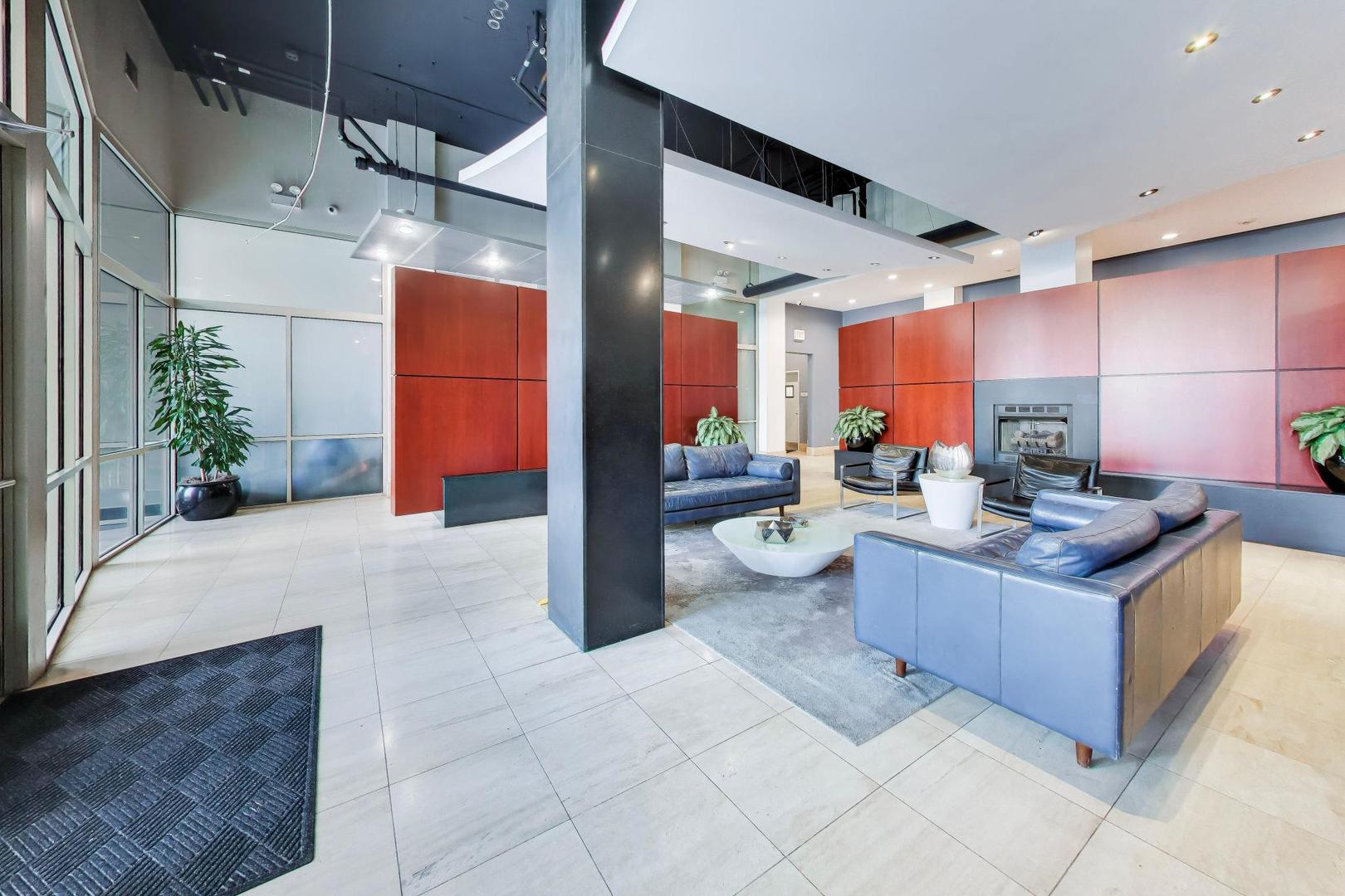 1001 W Madison Street Unit: 606