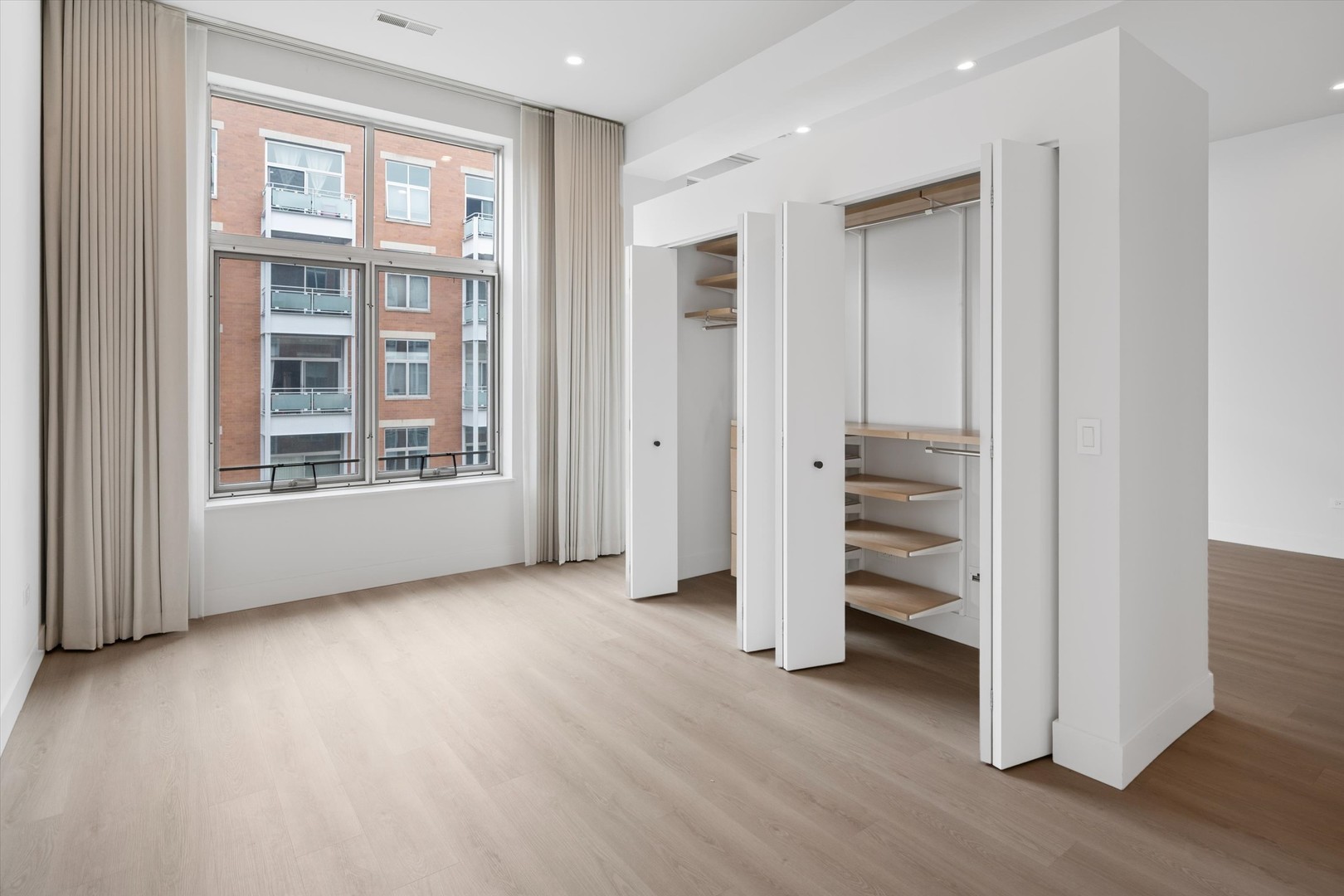 949 W Madison Street Unit: 406