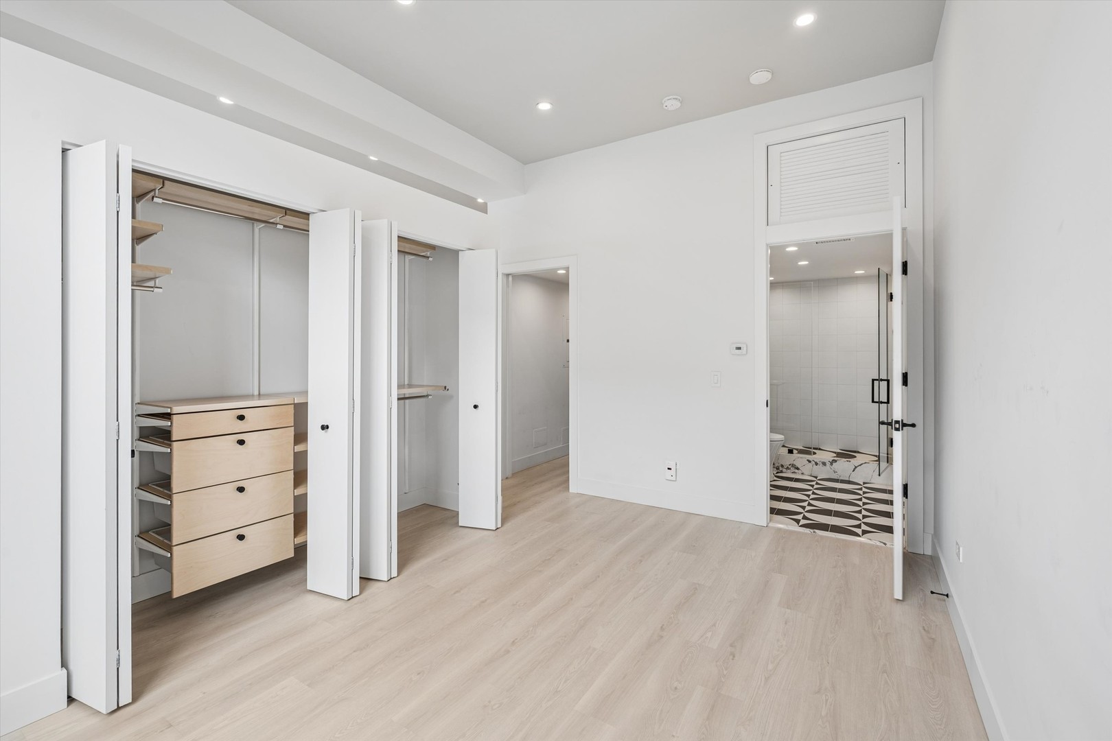 949 W Madison Street Unit: 406